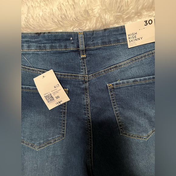 Brand new Forever 21 jeans. Never Worn. - Picture 3 of 3